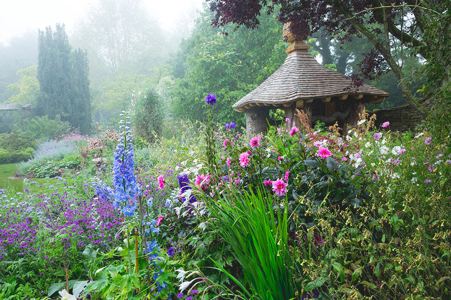 English-trip-Highgrove-Cottage-Garden-permission.jpg